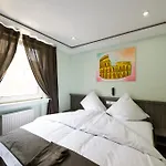 布尔格霍夫酒店 3*