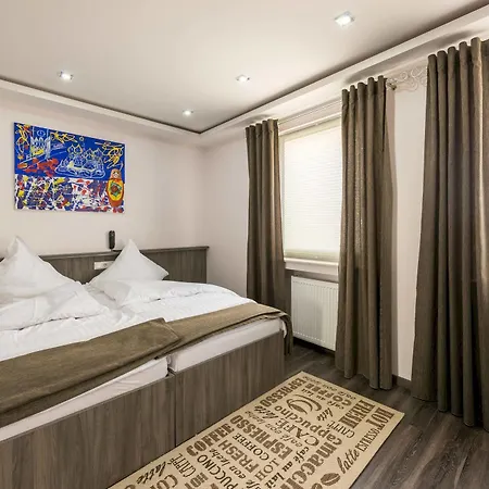 Buergerhofhotel מלון 3*